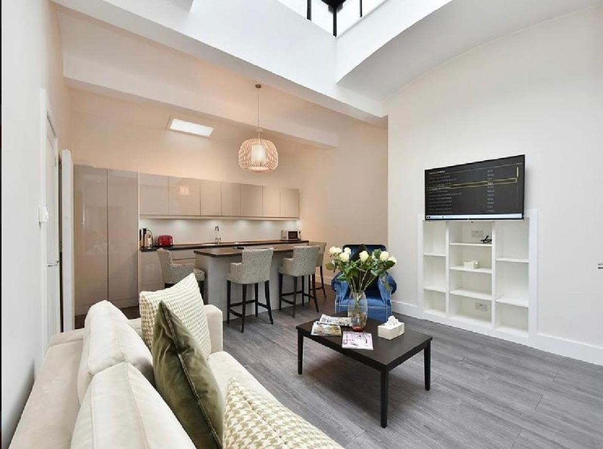 Modern 3 Bedrooms Flat In South Kensington Londra
